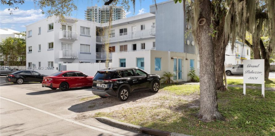 Condominio en Miami, Florida, 1 dormitorio  № 1992790