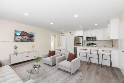 Condominio en venta en Miami, Florida, 1 dormitorio, 58.53 m2 № 1992790 - foto 14