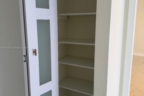 Copropriété à louer à Miami, Floride: 1 chambre, 82.68 m2 № 2263354 - photo 12
