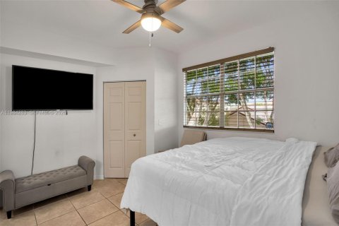 Townhouse in Weston, Florida 2 bedrooms, 93.37 sq.m. № 2051417 - photo 14