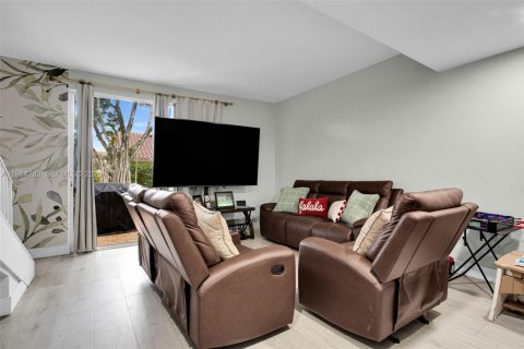 Townhouse in Weston, Florida 2 bedrooms, 93.37 sq.m. № 2051417 - photo 5