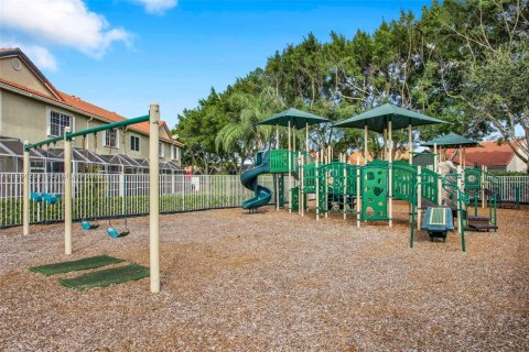 Townhouse in Weston, Florida 2 bedrooms, 93.37 sq.m. № 2051417 - photo 21