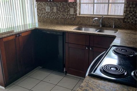 Casa en alquiler en Tampa, Florida, 3 dormitorios, 100.89 m2 № 1912140 - foto 3