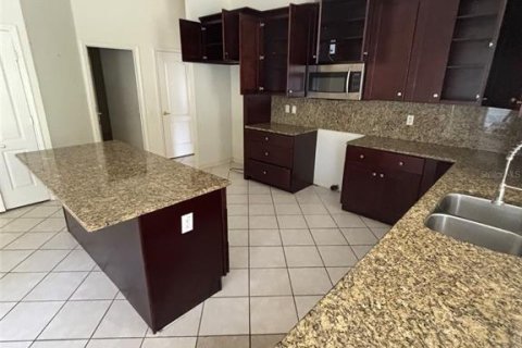 Villa ou maison à vendre à Zephyrhills, Floride: 4 chambres, 249.26 m2 № 2227787 - photo 4