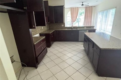 Villa ou maison à vendre à Zephyrhills, Floride: 4 chambres, 249.26 m2 № 2227787 - photo 3