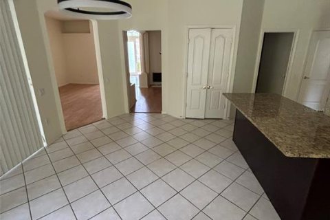 Villa ou maison à vendre à Zephyrhills, Floride: 4 chambres, 249.26 m2 № 2227787 - photo 5
