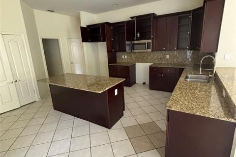 Villa ou maison à vendre à Zephyrhills, Floride: 4 chambres, 249.26 m2 № 2227787 - photo 2