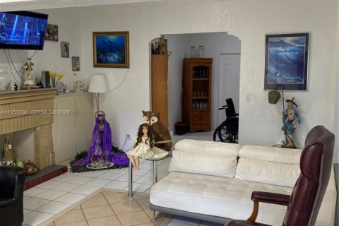 Casa en venta en Miami, Florida, 3 dormitorios, 122.35 m2 № 2008123 - foto 4