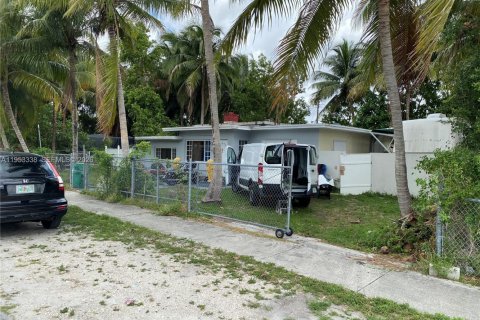 Casa en venta en Miami, Florida, 3 dormitorios, 122.35 m2 № 2008123 - foto 2