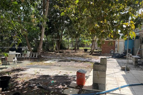 House in Miami, Florida 3 bedrooms, 122.35 sq.m. № 2008123 - photo 24