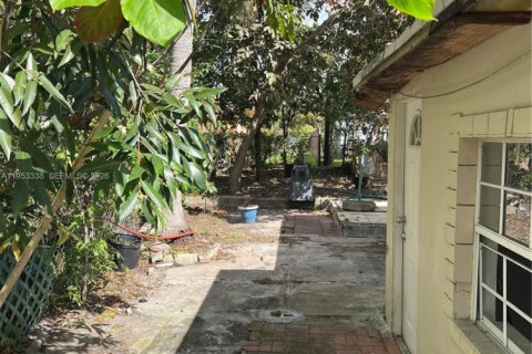 House in Miami, Florida 3 bedrooms, 122.35 sq.m. № 2008123 - photo 26