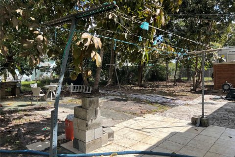 House in Miami, Florida 3 bedrooms, 122.35 sq.m. № 2008123 - photo 23