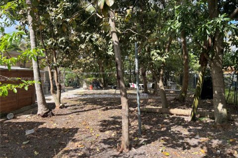 House in Miami, Florida 3 bedrooms, 122.35 sq.m. № 2008123 - photo 20