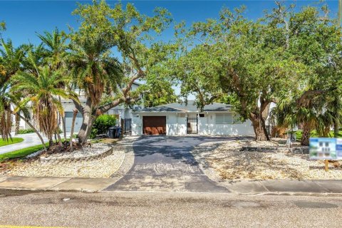 Villa ou maison à vendre à Saint Petersburg, Floride: 3 chambres, 204.48 m2 № 2239707 - photo 2