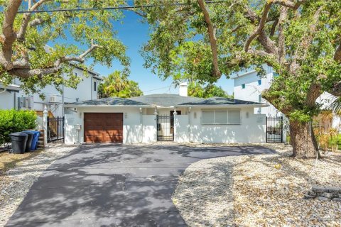 Villa ou maison à Saint Petersburg, Floride 3 chambres, 204.48 m2 № 2239707