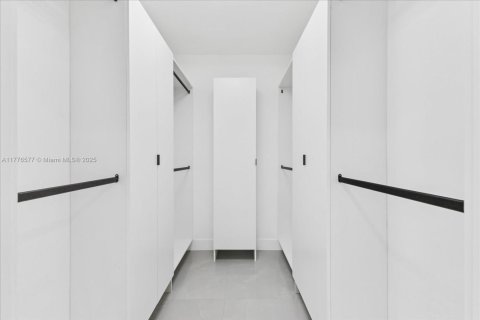 Купить виллу или дом в Майами, Флорида 5 спален, 183.02м2, № 1702095 - фото 13