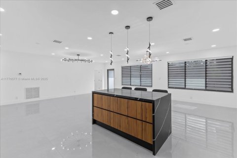Купить виллу или дом в Майами, Флорида 5 спален, 183.02м2, № 1702095 - фото 8