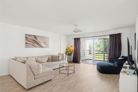 Condo in Sarasota, Florida, 2 bedrooms № 2102261 - photo 3