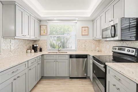 Condo in Sarasota, Florida, 2 bedrooms № 2102261 - photo 10