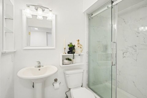 Condo in Sarasota, Florida, 2 bedrooms № 2102261 - photo 16