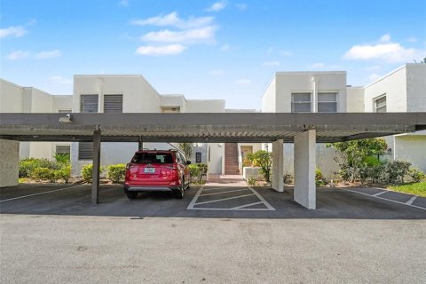 Condo in Sarasota, Florida, 2 bedrooms № 2102261 - photo 25
