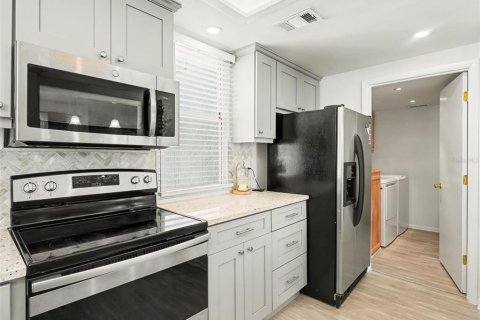 Condo in Sarasota, Florida, 2 bedrooms № 2102261 - photo 11