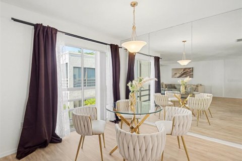 Condo in Sarasota, Florida, 2 bedrooms № 2102261 - photo 7