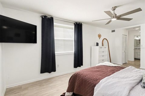 Condo in Sarasota, Florida, 2 bedrooms № 2102261 - photo 15