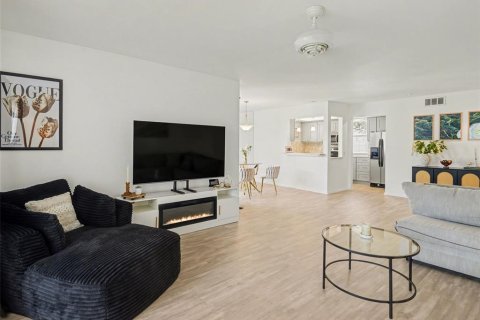Condo in Sarasota, Florida, 2 bedrooms № 2102261 - photo 4