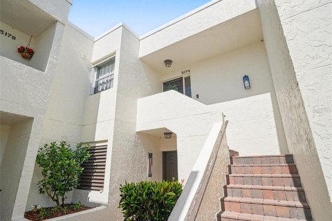 Condo in Sarasota, Florida, 2 bedrooms № 2102261 - photo 2