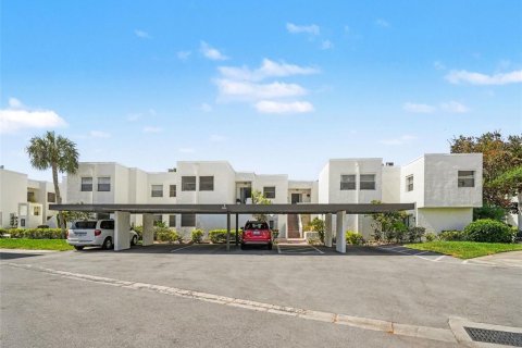 Condo in Sarasota, Florida, 2 bedrooms № 2102261 - photo 26