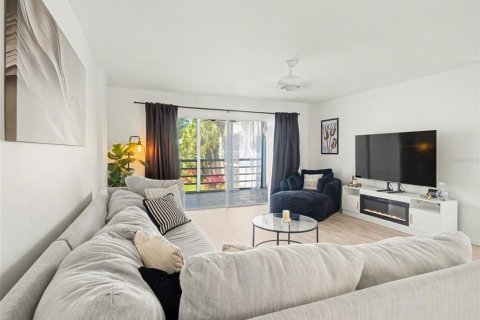 Condo in Sarasota, Florida, 2 bedrooms № 2102261 - photo 5