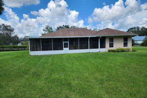 Villa ou maison à vendre à Okeechobee, Floride: 4 chambres № 1981261 - photo 5