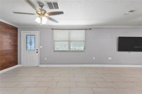House in Spring Hill, Florida 3 bedrooms, 122.82 sq.m. № 2216775 - photo 4