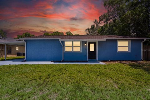 Casa en Spring Hill, Florida 3 dormitorios, 122.82 m2 № 2216775