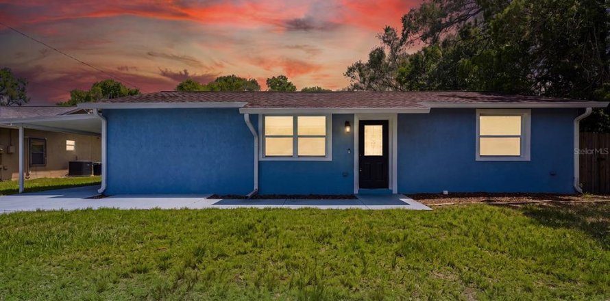House in Spring Hill, Florida 3 bedrooms, 122.82 sq.m. № 2216775