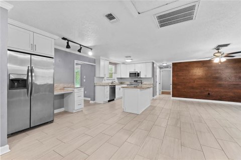 House in Spring Hill, Florida 3 bedrooms, 122.82 sq.m. № 2216775 - photo 9