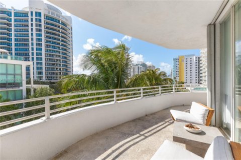 Condo in Miami Beach, Florida, 3 bedrooms  № 1809043 - photo 1