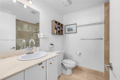 Condo in Miami Beach, Florida, 3 bedrooms  № 1809043 - photo 17