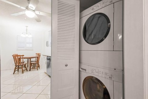 Condo in Lake Worth, Florida, 2 bedrooms  № 2389923 - photo 14
