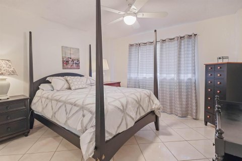 Condo in Lake Worth, Florida, 2 bedrooms  № 2389923 - photo 21