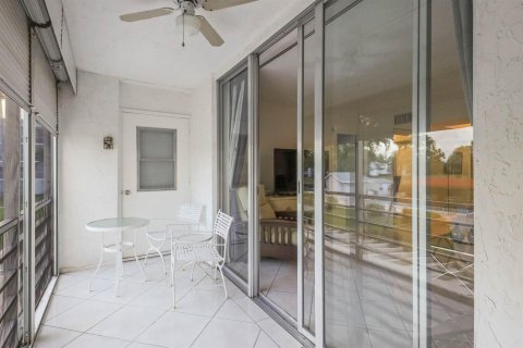Condo in Lake Worth, Florida, 2 bedrooms  № 2389923 - photo 12
