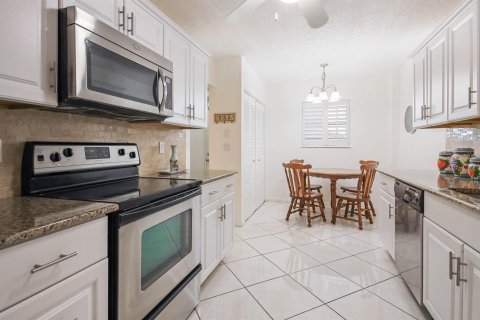 Condo in Lake Worth, Florida, 2 bedrooms  № 2389923 - photo 7