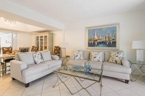 Condo in Lake Worth, Florida, 2 bedrooms  № 2389923 - photo 2