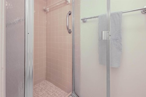 Condo in Lake Worth, Florida, 2 bedrooms  № 2389923 - photo 19