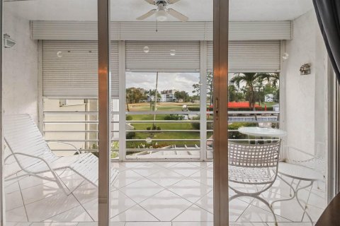 Condo in Lake Worth, Florida, 2 bedrooms  № 2389923 - photo 11