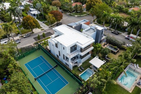 House in Miami, Florida 4 bedrooms, 350.61 sq.m. № 1739996 - photo 4