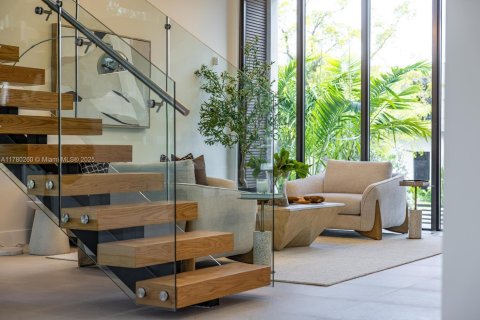 House in Miami, Florida 4 bedrooms, 350.61 sq.m. № 1739996 - photo 16