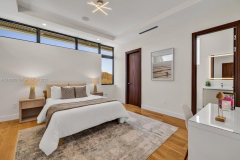 House in Miami, Florida 4 bedrooms, 350.61 sq.m. № 1739996 - photo 30