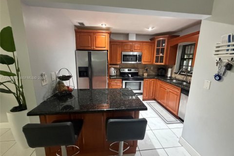 Снять в аренду кондоминиум в Майами, Флорида 3 спальни, 124.21м2, № 2084924 - фото 3